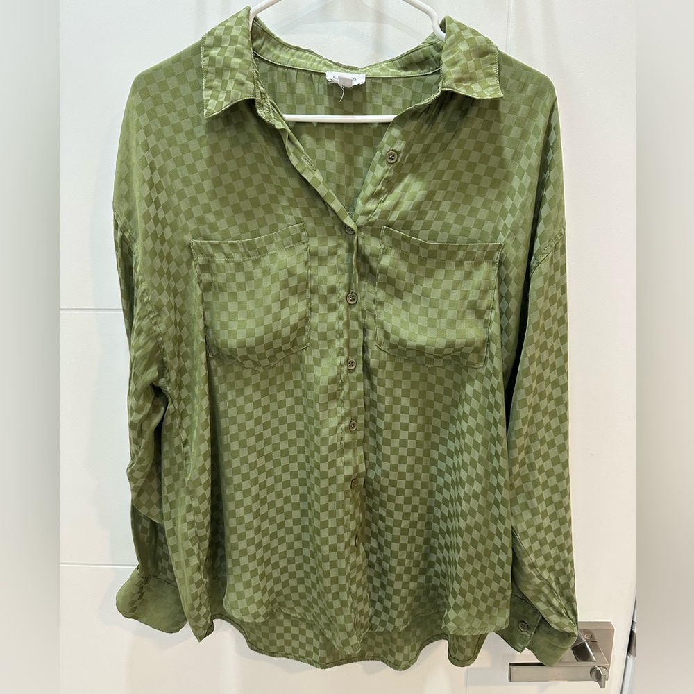 LE LIS Collection Green Checkered Long Sleeve Button-Up Shirt